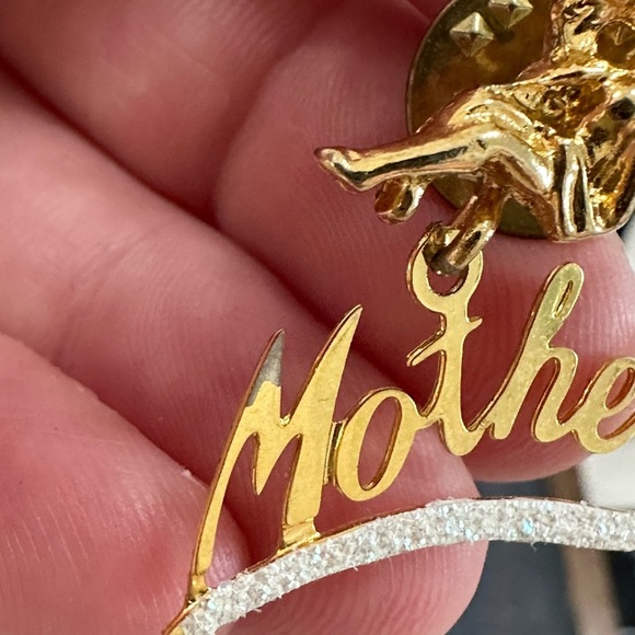 VINTAGE gold tone Mother pin - Picture 3 of 6